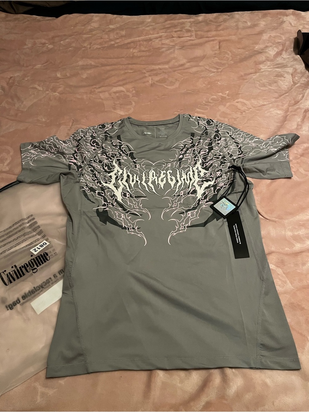 Men's compression Short-Sleeve Graphic Tee in Gray with Abstract Chest Print